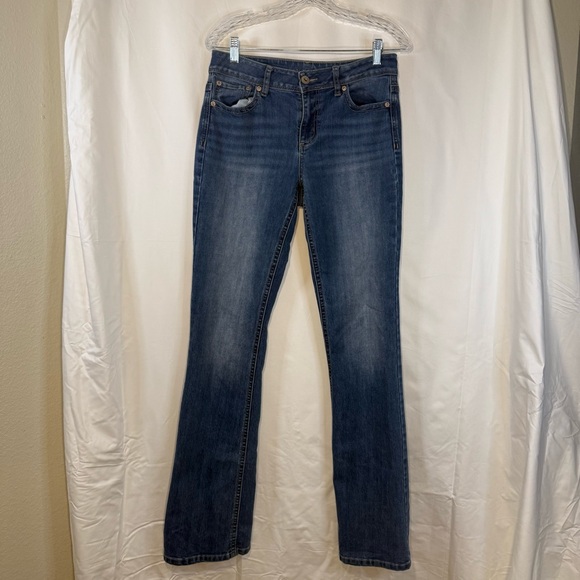 Maurices Woman’s Mid-Rise Medium Wash Bootcut Jeans — 9/10 Long - Picture 2 of 13